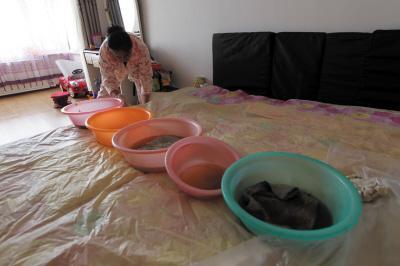 海北楼上漏水，住户失联，小区没物管，业主维权难！律师来支招……